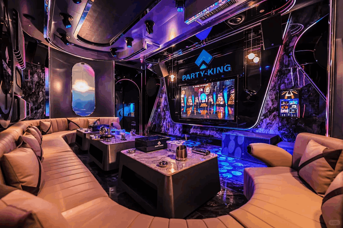 Bar & Club